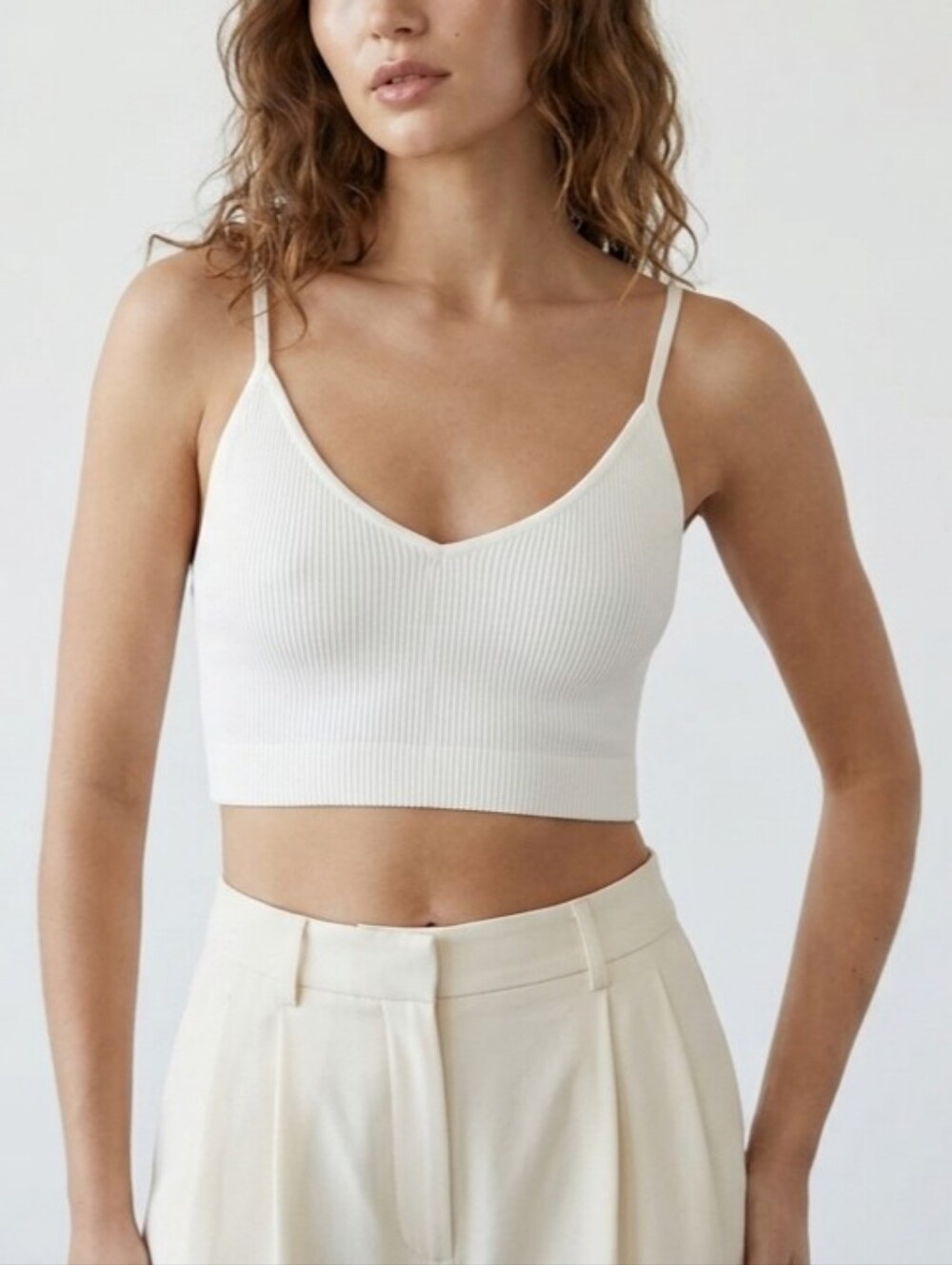 Sz M Aritzia Sunday Best White Ribbed V-Neck Crop Cami Bralette